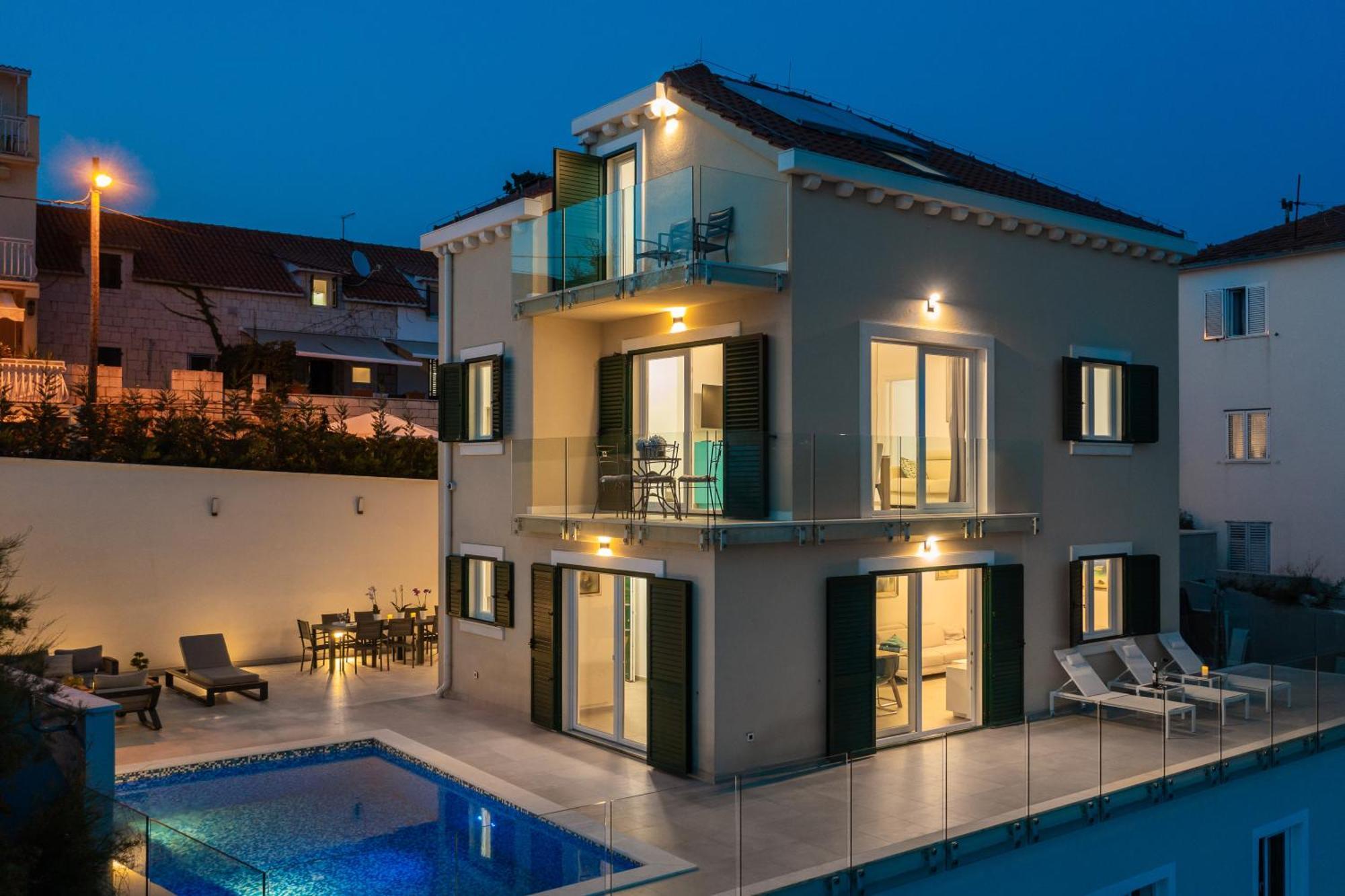 Epetium Beach Villa Split Exterior photo